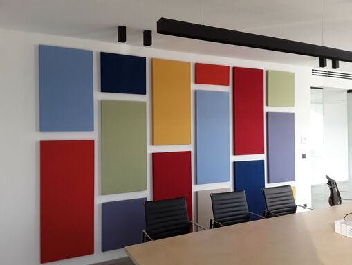 Akoestische wandpanelen in meetingroom