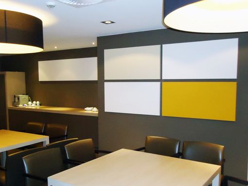 Akoestische wandpanelen in lunchruimte
