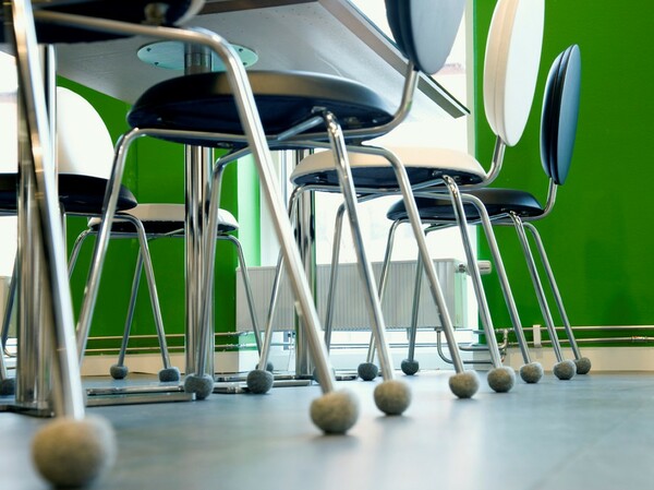 Geluidsoverlast in klaslokalen: wat is het effect op leerkracht en leerlingen? 